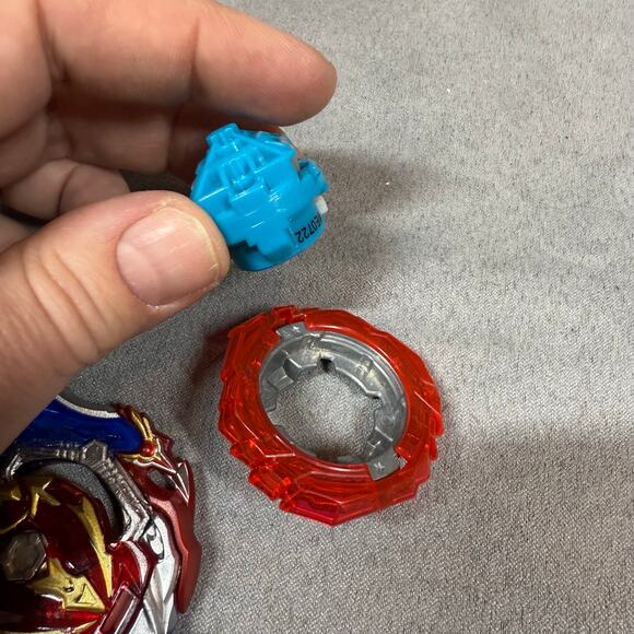 Bey Blades Beyblade Lot Tops Metal Ring Bottom 4 Pieces Total - Picture 7 of 8